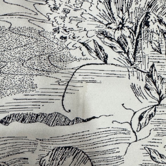 Athleta Black and White Floral Cropped Tank Top Built-In Bra - Picture 3 of 5